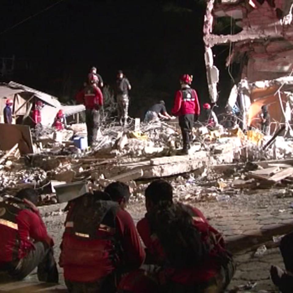 Labores de rescate tras el terremoto en Ecuador