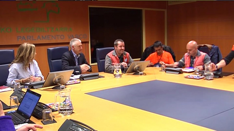 Trabajadores de Arcelor en el Parlamento Vasco.