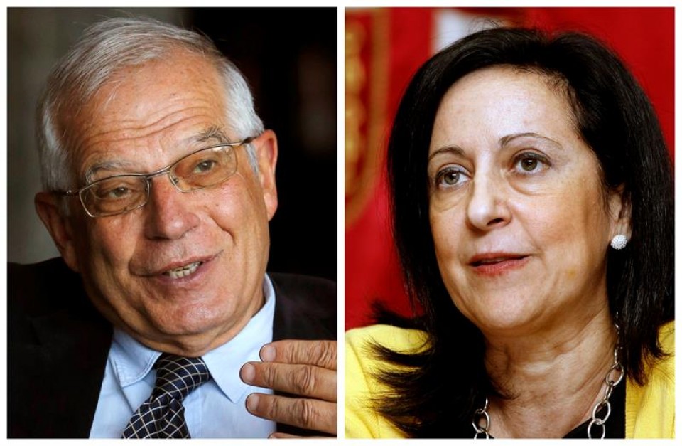 Josep Borrell y Margarita Robles. EFE