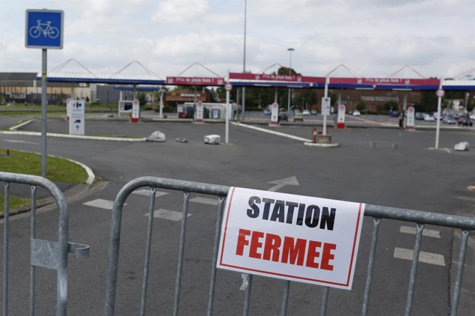Escasez de gasolina en Francia Frantzia falta lan erreforma reforma laboral. EFE