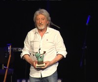 Benito Lertxundi recibe el premio Adarra 2016