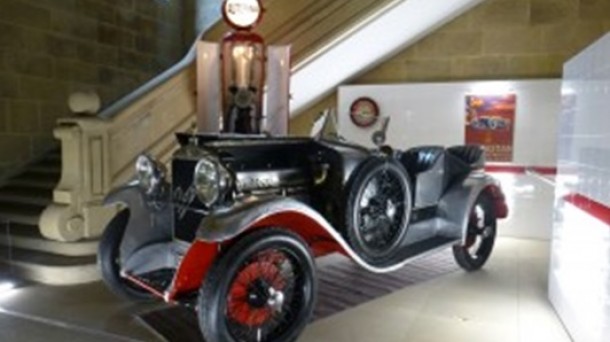 1928-ko Donosti autoa San Telmon ikusgai: auto bakarra,parekorik gabea