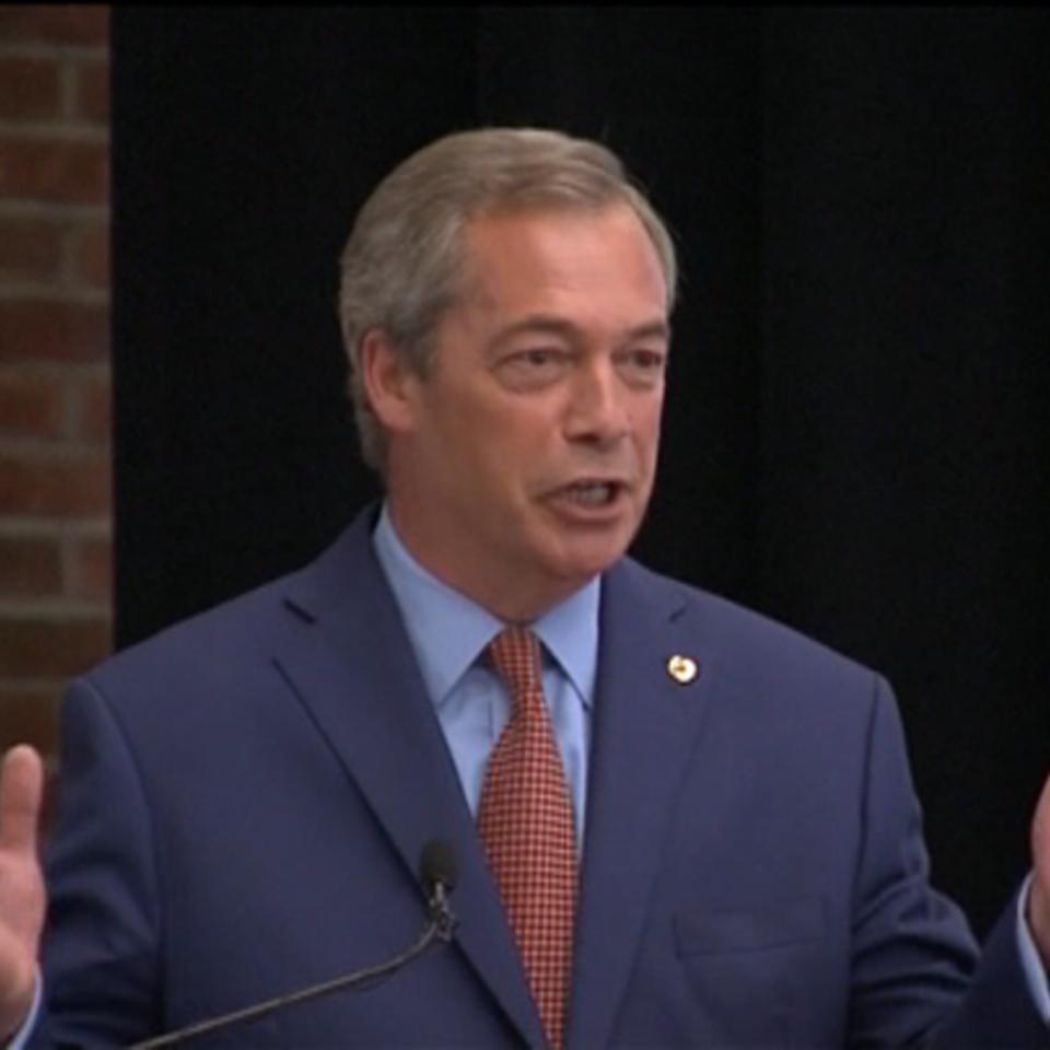 Nigel Farage UKIPeko buruzagiak  dimititu egin du 