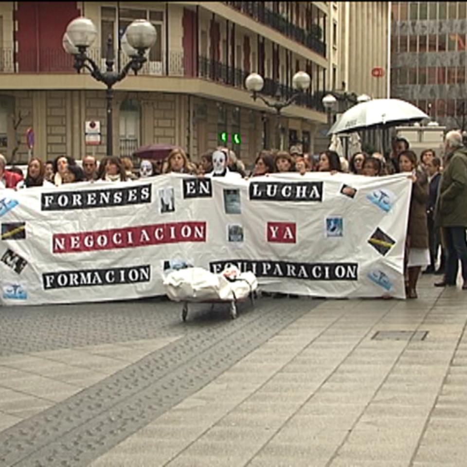 Una de las protestas hechas por los forenses durante el conflicto laboral, en Bilbao. Foto: EiTB