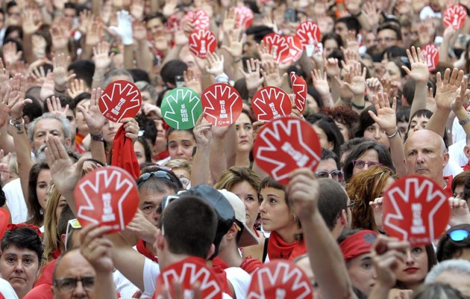 Concentración en Pamplona por las agresiones sexuales en sanfermines. Foto: EFE