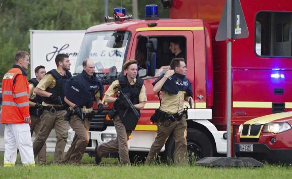 Municheko tiroketan hildako 9 lagunetatik 6 adin txikikoak dira. Argazkia: EFE