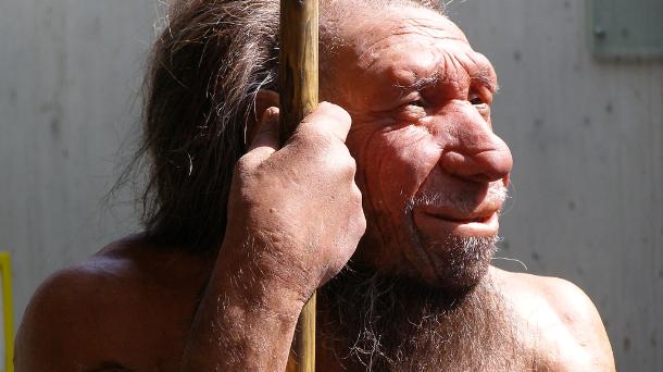 Asier Gomez: "Neanderthalen kultura konplexua zen, gure ispilu dira" 