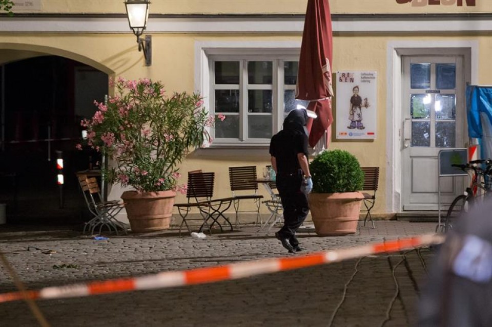 En Ansbach un refugiado sirio murió al detonar una bomba e hirió a 12 personas. Foto: EFE