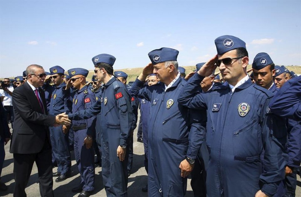 El presidente Erdogan, con fuerzas especiales turcas. Foto: EFE