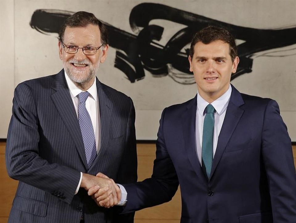 Mariano Rajoy eta Albert Rivera Gobernua osatzeko egindako bilera batean. Artxiboko argazkia: EFE