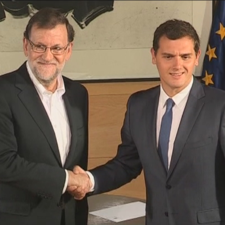 Mariano Rajoy PPko presidentea eta Albert Rivera Ciudadanoseko buruzagia. Argazkia: EFE