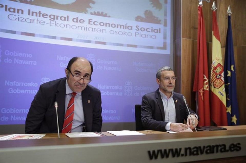 Manu Ayerdi y Miguel Laparra, vicepresidentes de Desarrollo Económico y Derechos Sociales. EFE