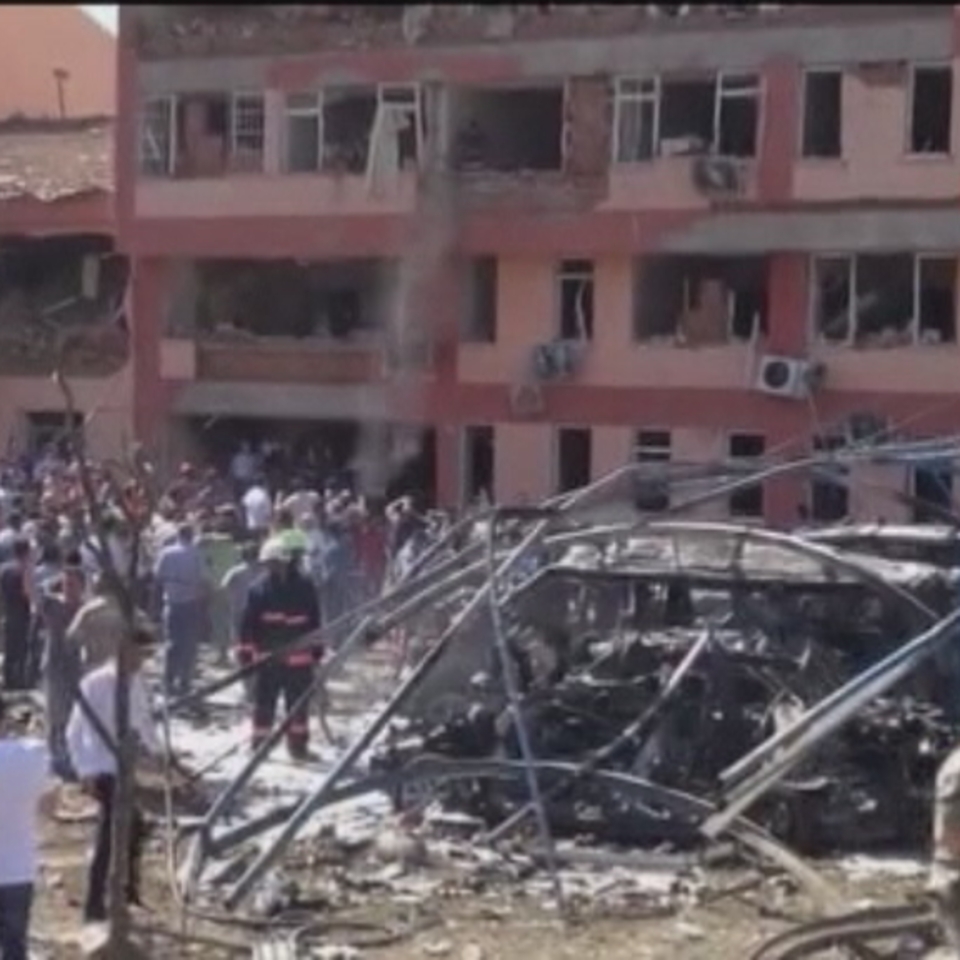 El ataque ha destruido una comisaría en la localidad de Elazig (Turquía). Foto: EFE
