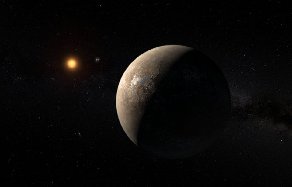 'Próxima b' orbitando a la estrella roja 'Próxima Centauri'. Ilustración: ESO/M. Kornmesser