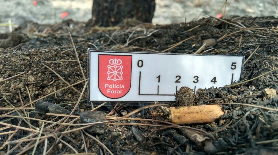 Imagen del cigarro encontrado en el incendio de Navarra. FOTO: Policía Foral @policiaforal_navarra