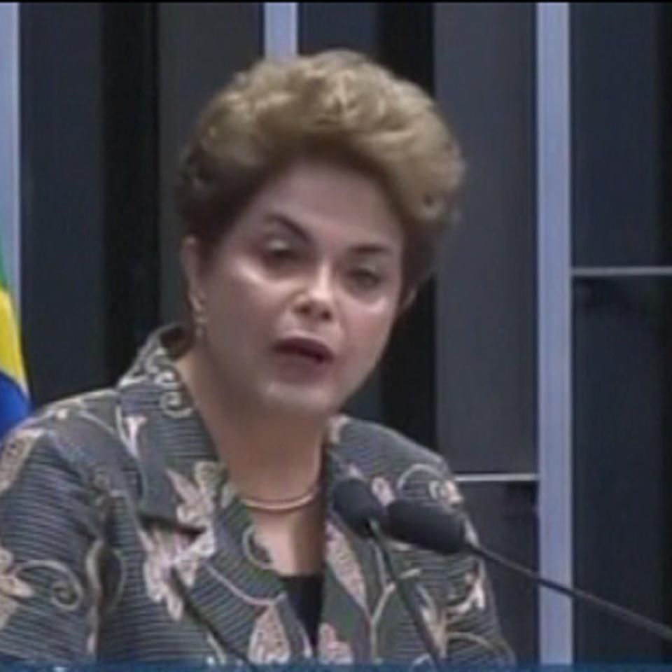Rousseff advierte de que Brasil 'está a un paso del golpe de Estado'