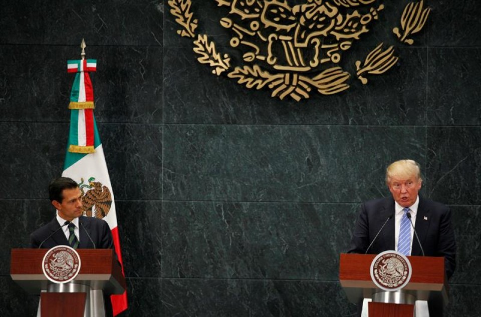 Peña Nieto eta Trump, harresia egiteko asmoa iragarri zuenean. Artxiboko argazkia: EFE