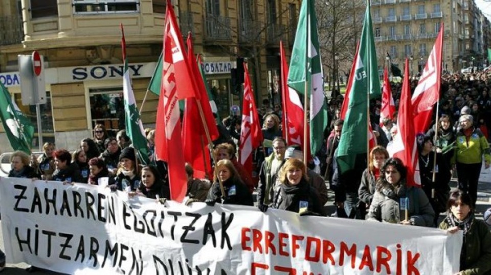 Protesta de marzo de las trabajadoras de las residencias de Bizkaia. EFE.