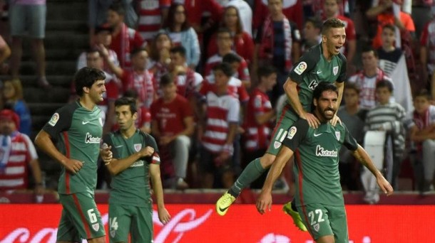 Raúl García y Muniain celebran un gol ante el Granada. Foto: Efe.