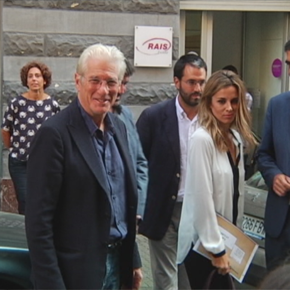 Richard Gere visita en San Sebastián un centro de la asociación RAIS