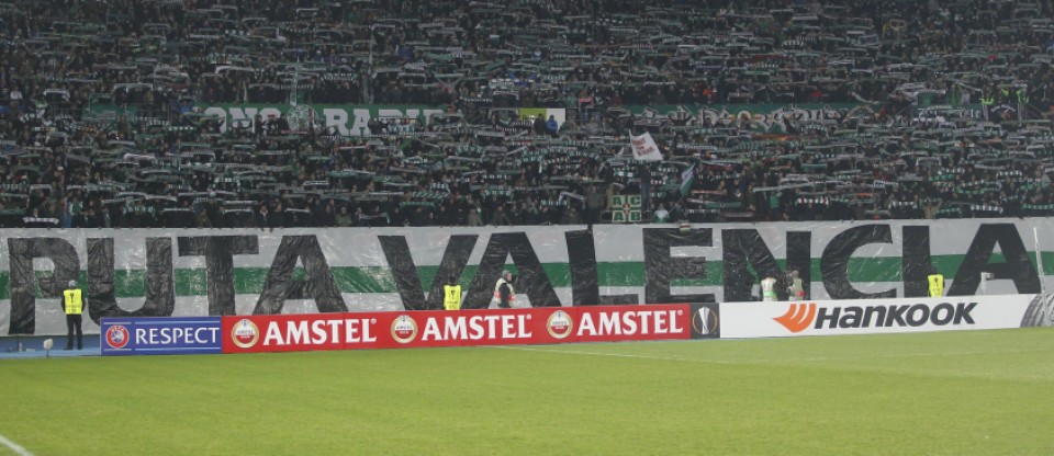 Rapid Vienako ultrek Valentziako estadioan jarri zuten pankarta. Argazkia: EFE