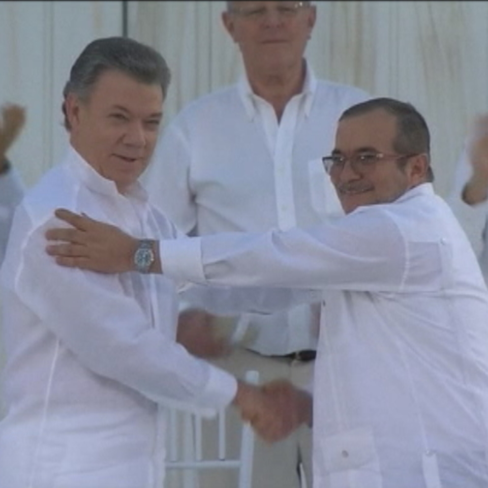 Gobierno y FARC sellan el acuerdo de paz de Colombia