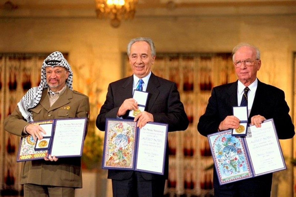 1994ko Nobel sariaren irabazleak: Yasser Arafat, Simón Peres y Yitzhak Rabin. EFE