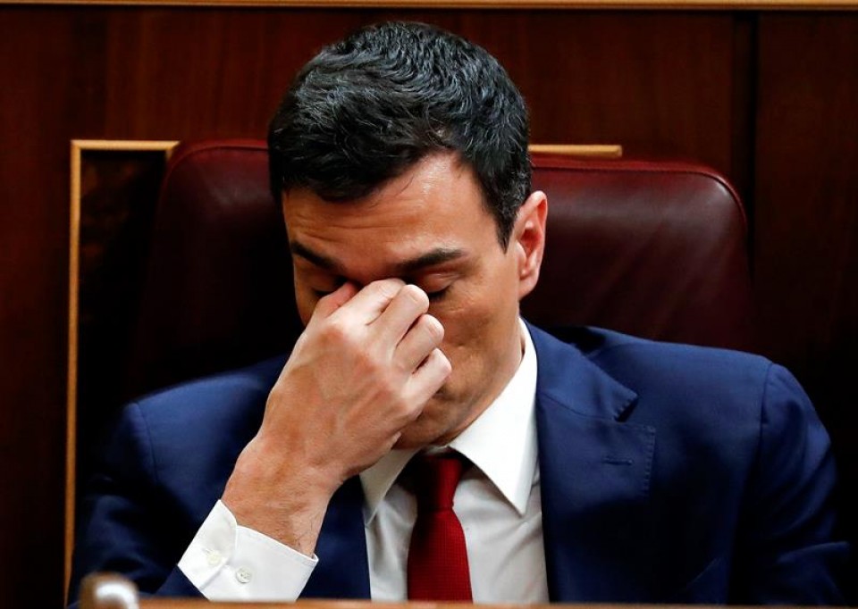 El movimiento de los críticos del PSOE podría provocar la caída de Pedro Sánchez. EFE