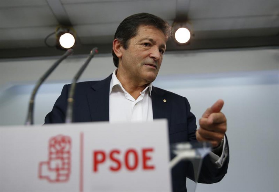 Javier Fernández, presidente de la gestora del PSOE. Foto: EFE