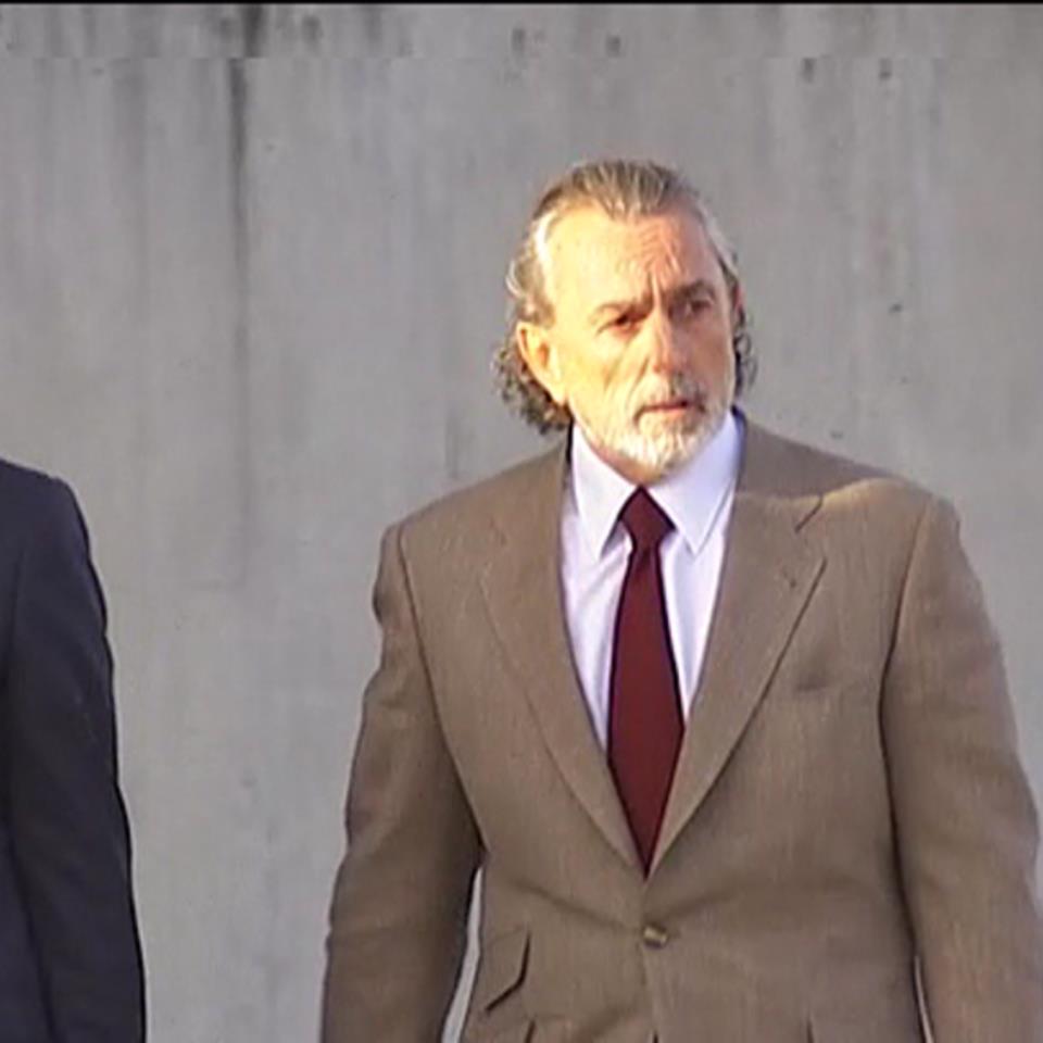 Bárcenas y Correa llegan al juicio de Gürtel entre gritos e insultos