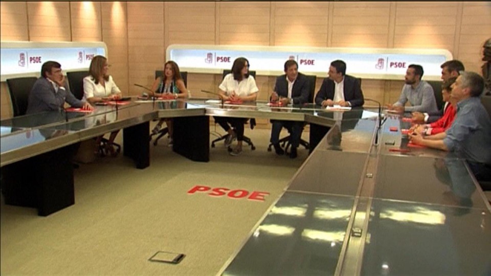 PSOE debate si pedir o no condiciones a Rajoy por la abstención
