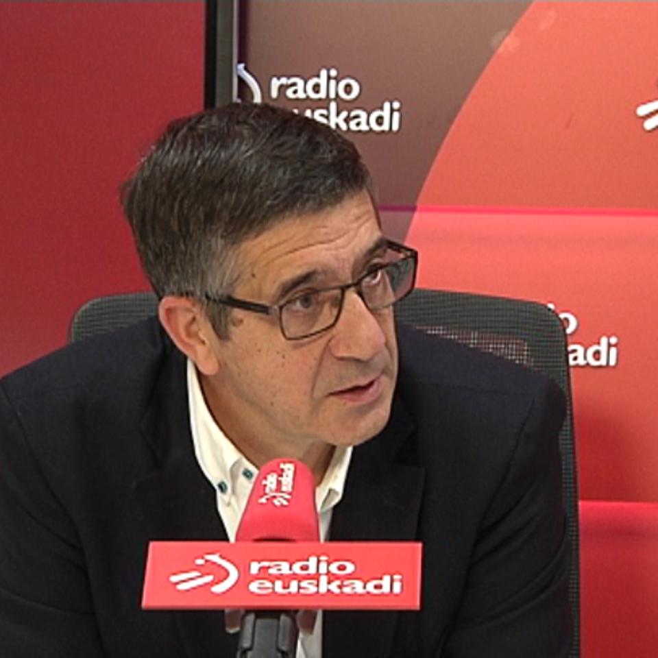 Patxi Lopez sozialista elkarrizketatu dute gaur Radio Euskadin. Argazkia: EiTB