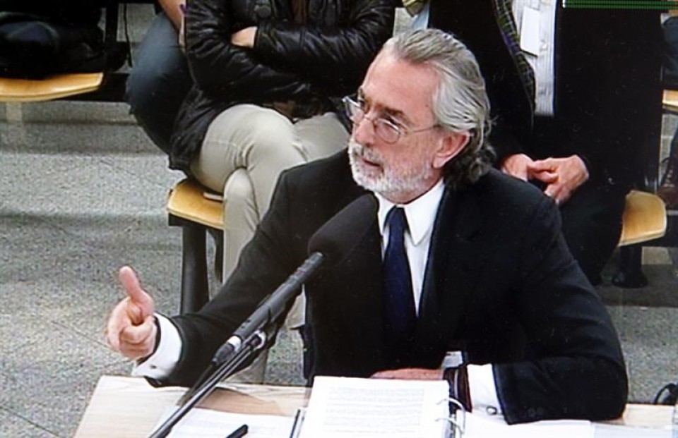 Francisco Correa Gürtel auzia daraman Auzitegi Nazionaleko epailearen aurrean deklaratzen. EFE