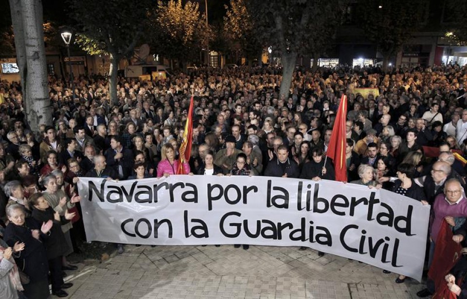 Concentracion a favor de la Guardia Civil Pamplona EFE