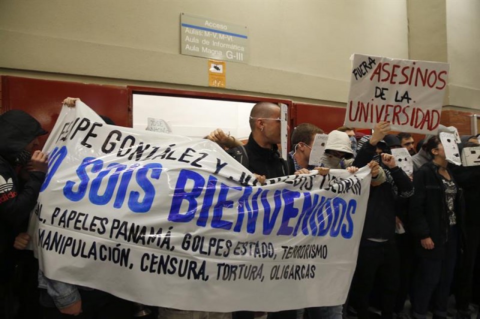 Protestas por la conferencia de Felipe González en Madrid