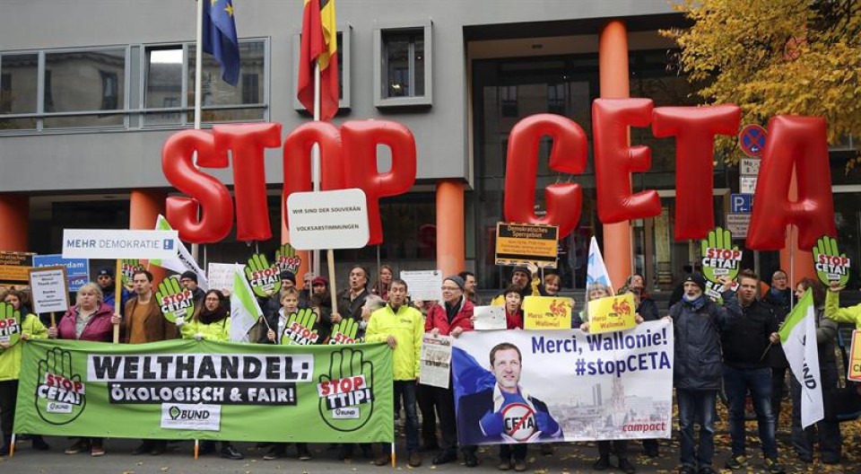 CETA merkataritza itunaren kontrako protesta Alemanian. Argazkia: EFE