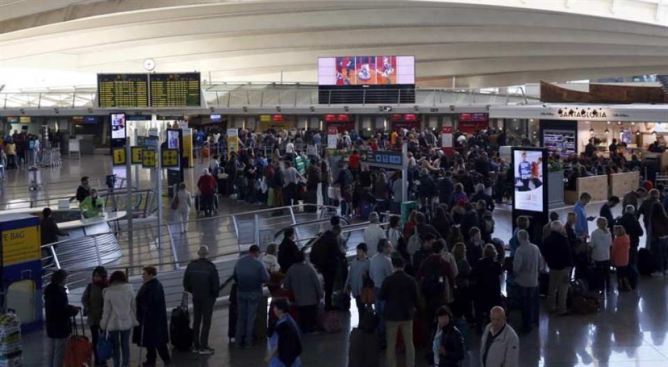El aeropuerto de Loiu supera en 2016 el récord histórico de pasajeros