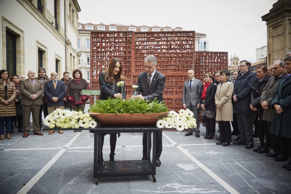 Acto del Día de la Memoria en el Parlamento Vasco. Foto: Parlamento Vasco