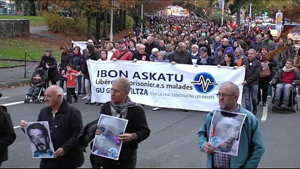 Manifestación en Baiona a favor de los presos enfermos. Foto: EiTB