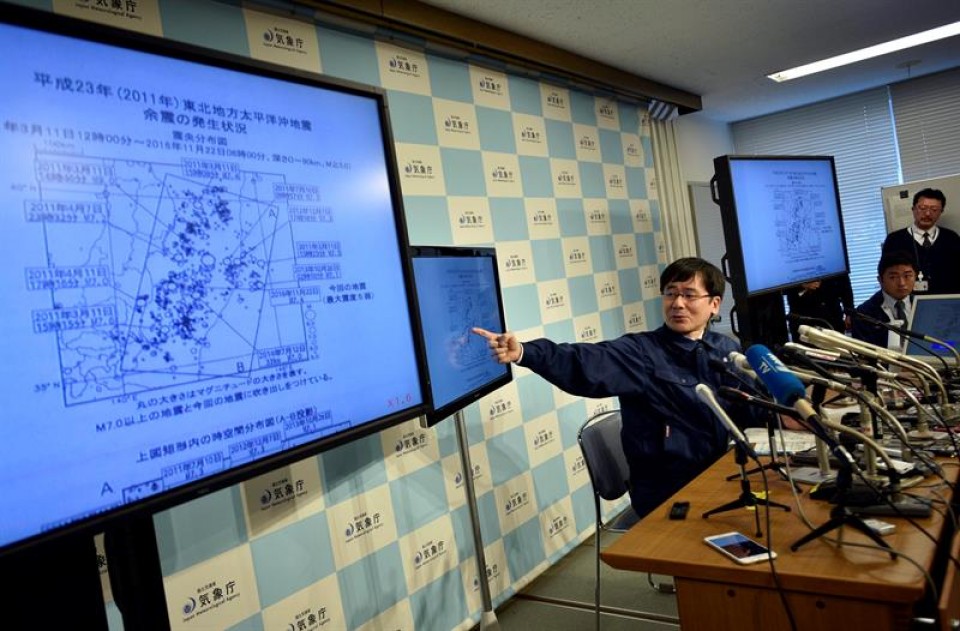 Koji Nakamura, de la Agencia Meteorológico de Japón, dando explicaciones sobre lo sucedido. EFE