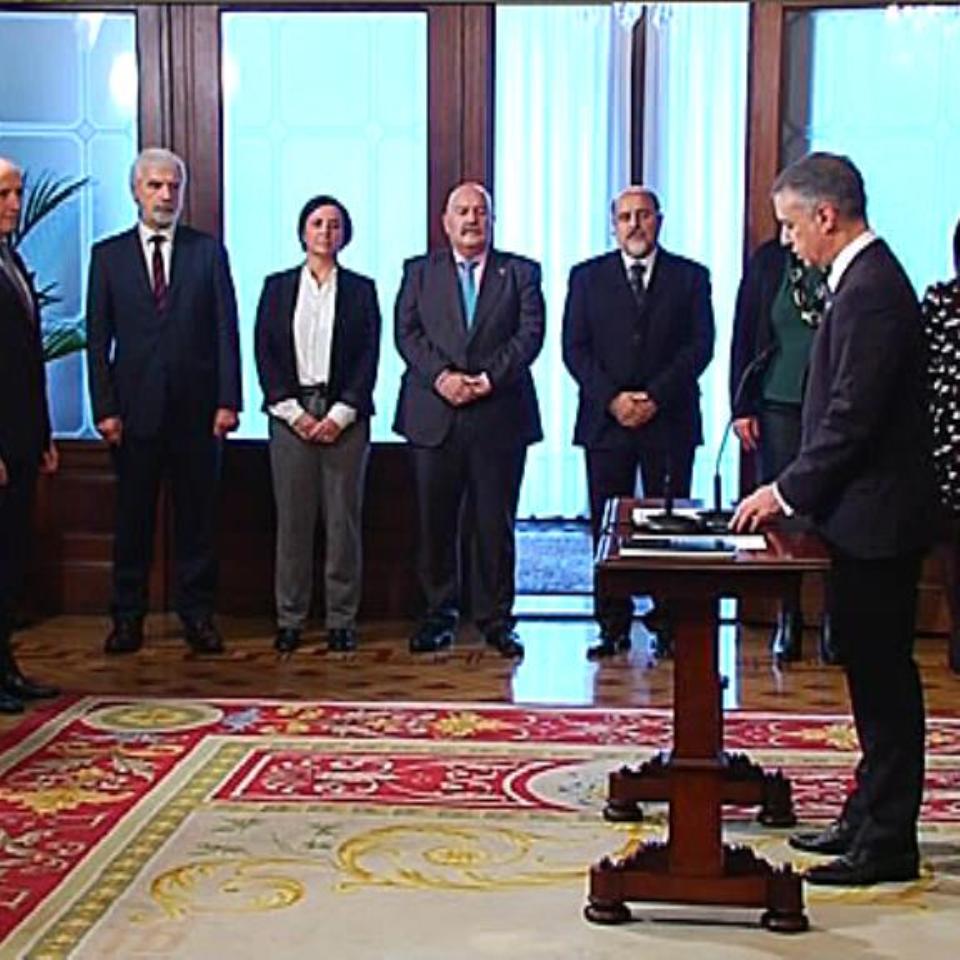 Los 11 consejeros del Gobierno Vasco toman posesión de sus cargos