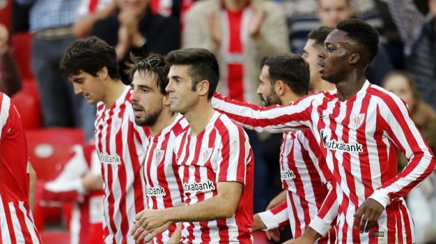 Jugadores del Athletic celebran un gol de Beñat, que no jugará por sanción. Foto: Efe.