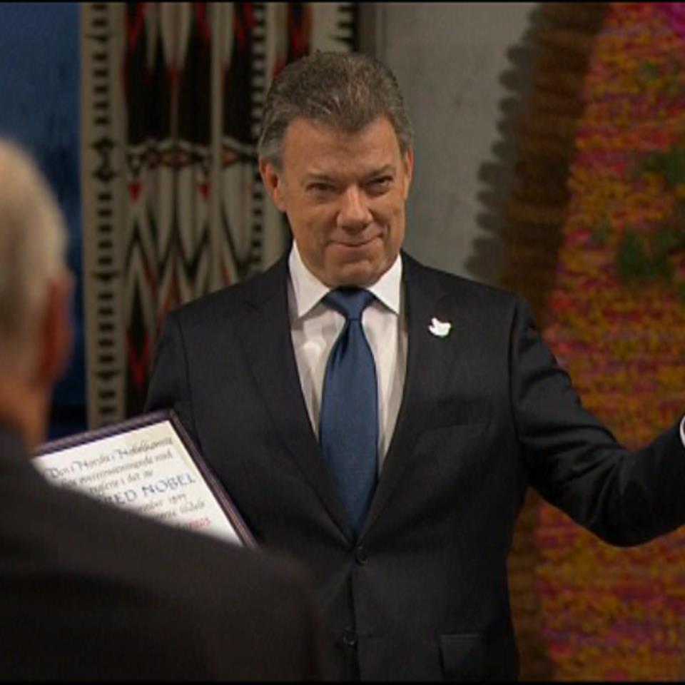 Juan Manuel Santos recibiendo el premio Nobel de la Paz. EFE