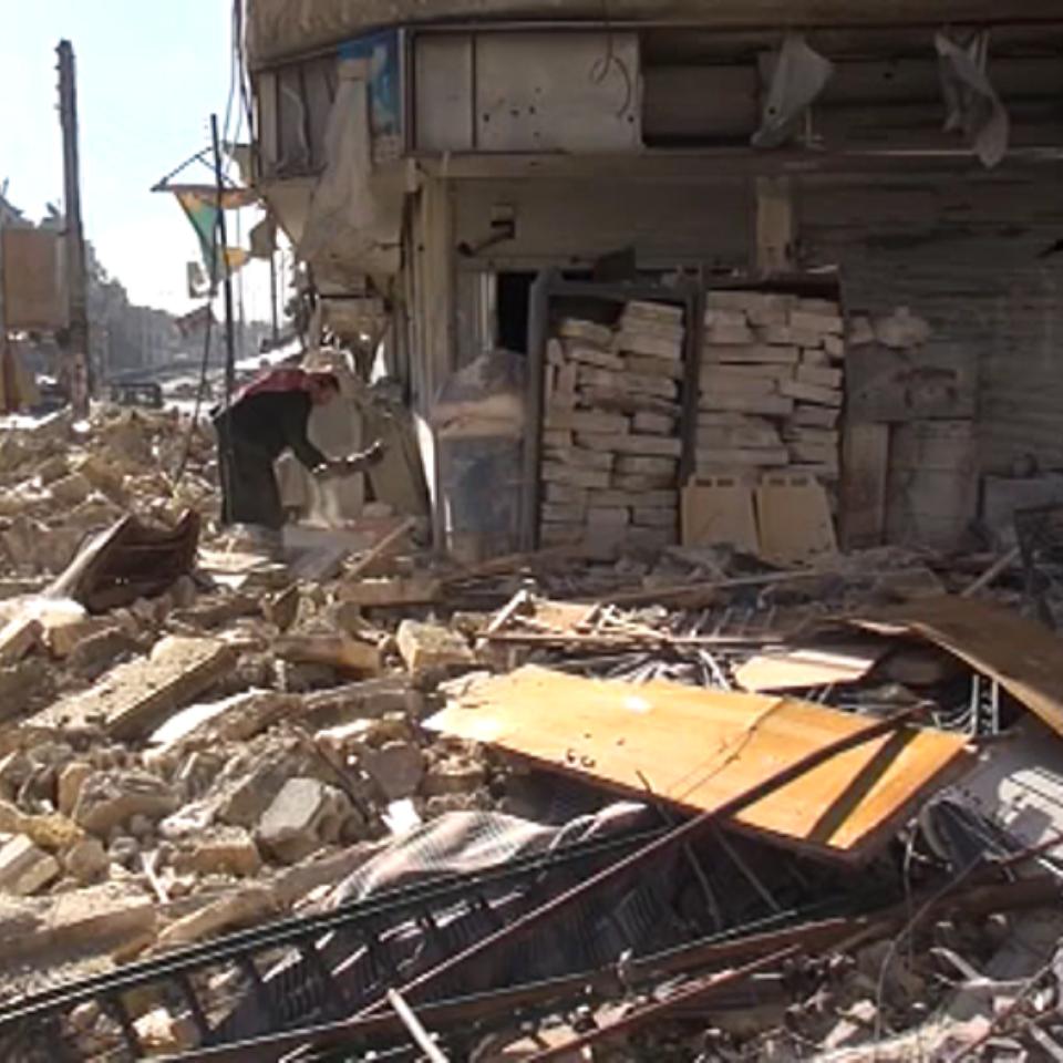Ar-Raqqa hirian izan dira bonbardaketak
