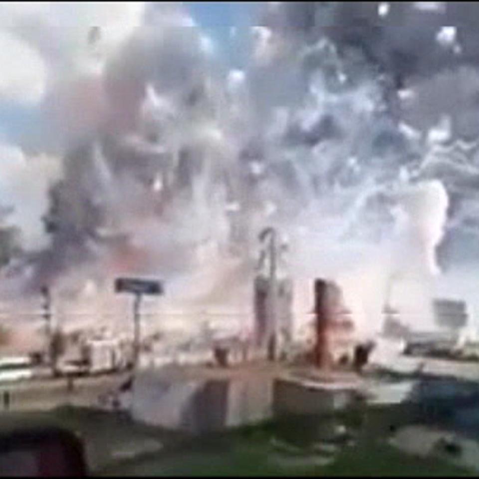 Explosiones en el mercado de pirotecnia de Tutelpec. EFE