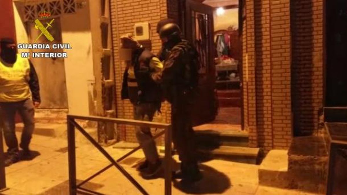 La Guardia Civil detiene a dos personas en Ceuta por su afinidad con ISIS. Foto: Guardia Civil