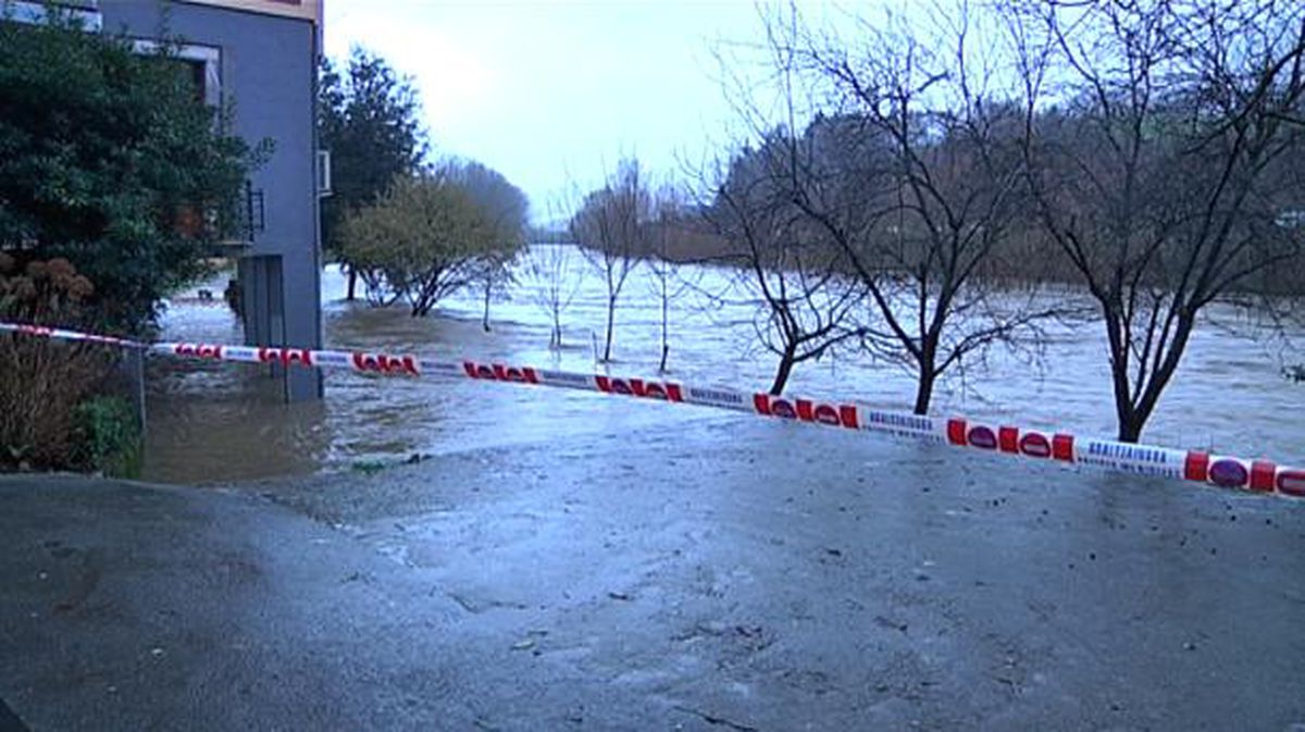 El Oria causa pequeñas inundaciones en Andoain