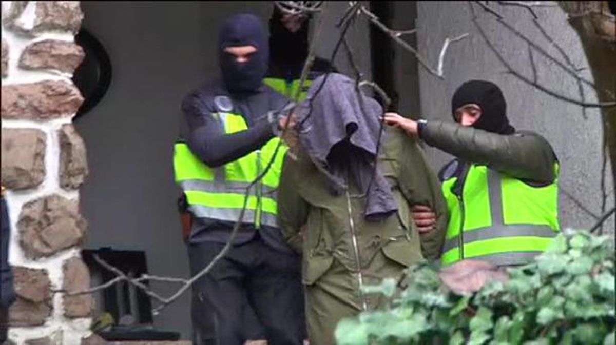 Jihadistaren etxea miatu dute Donostian. EFE