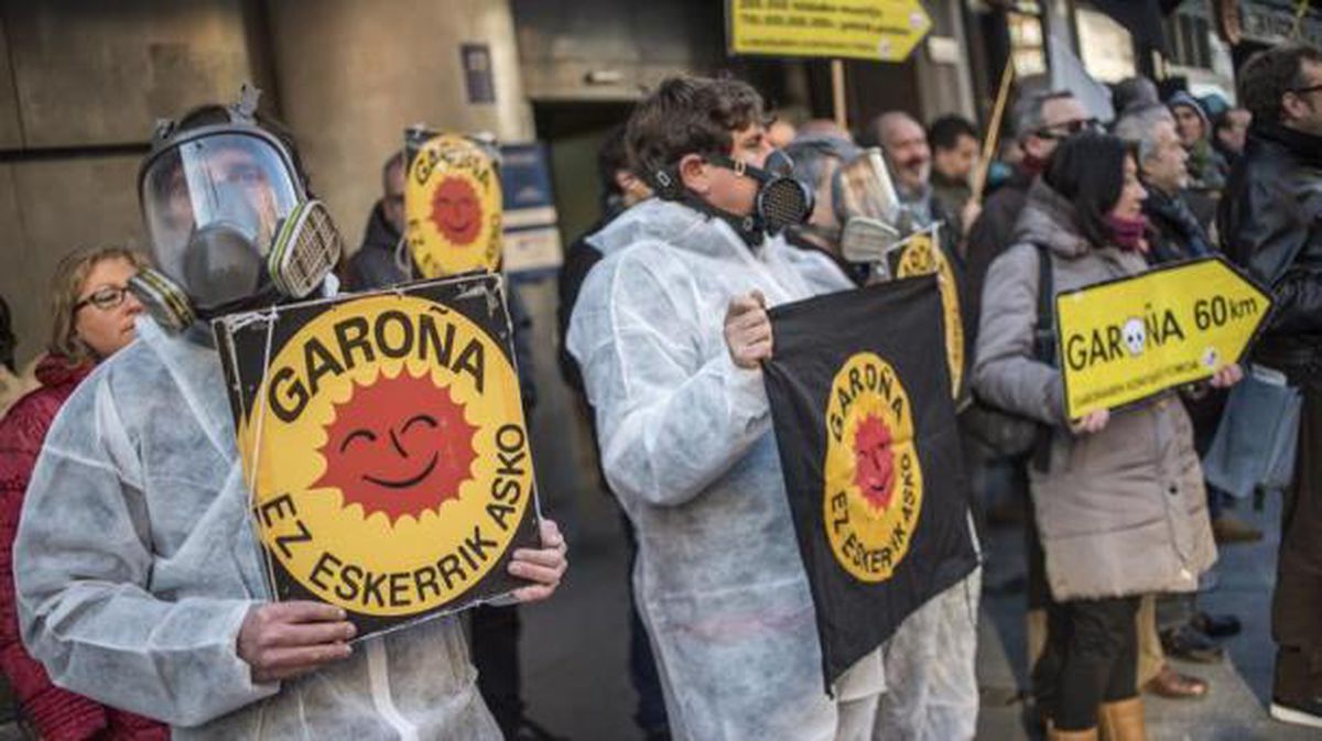 Protestas en Bilbao y Vitoria exigen el cierre definitivo de Garoña