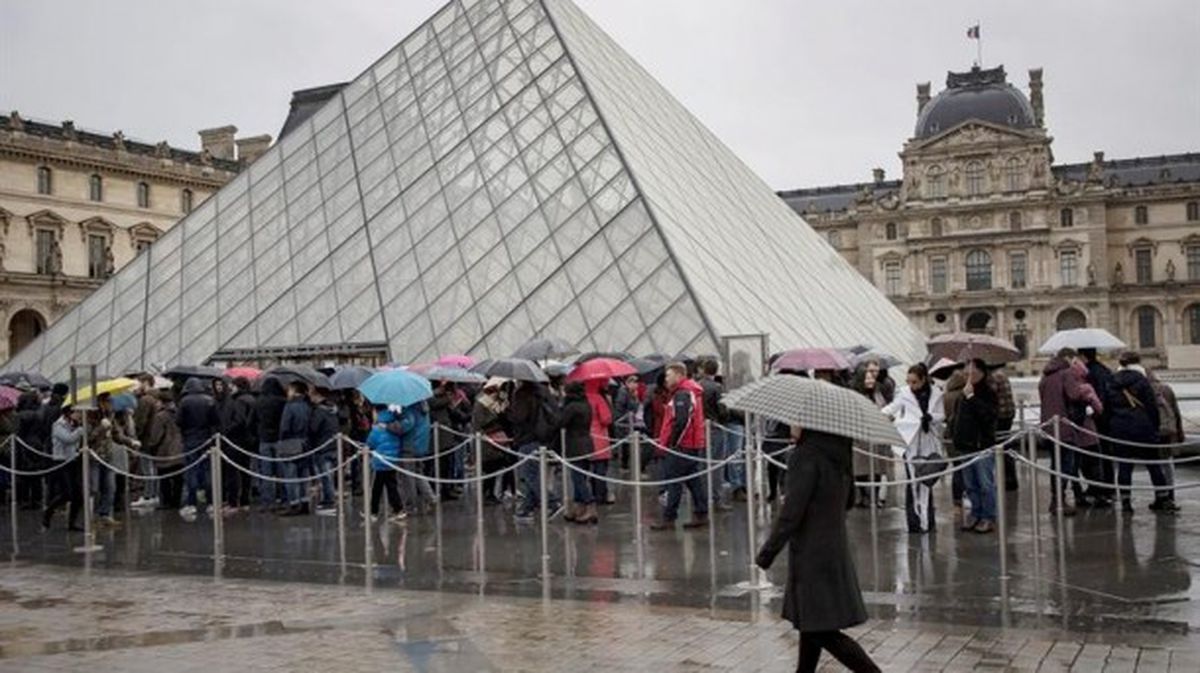 Louvre museoa ireki dute, eraso terroristaren ostean. EFE